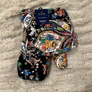 Vera Bradley Harry Potter pot holder and oven mitt set NWT
